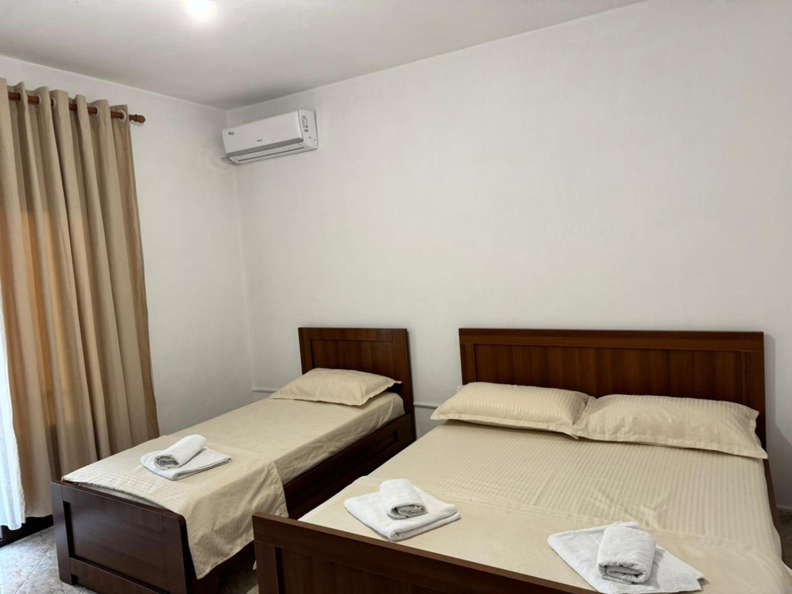 Melas Villa Durrës Extérieur photo