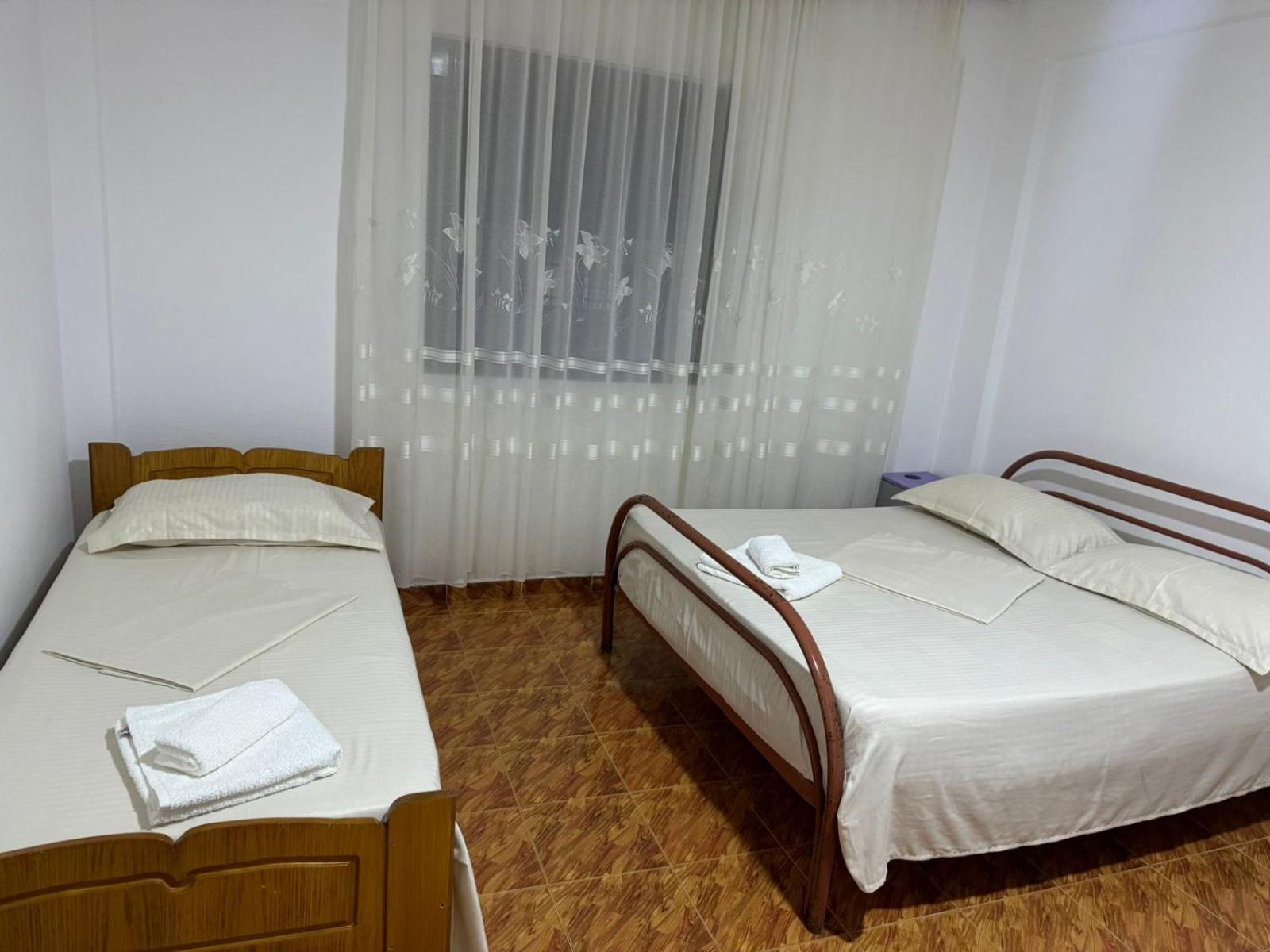 Melas Villa Durrës Extérieur photo