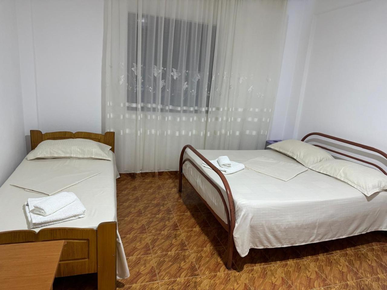 Melas Villa Durrës Extérieur photo